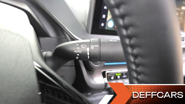 Toyota PRIUS 2.0 XLE купить на сайте DeffCars