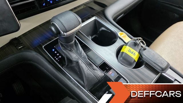 Toyota SIENNA 2.5 Hybrid 2WD купить на сайте DeffCars