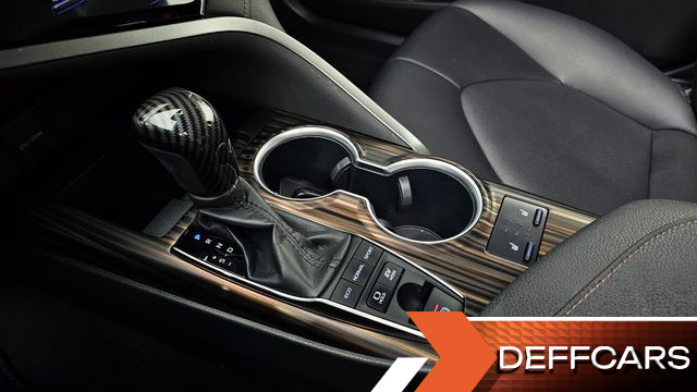 Toyota CAMRY 2.5 XLE Hybrid купить на сайте DeffCars