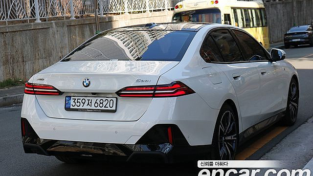 BMW 5-SERIES 530i xDrive M Sport купить на сайте DeffCars