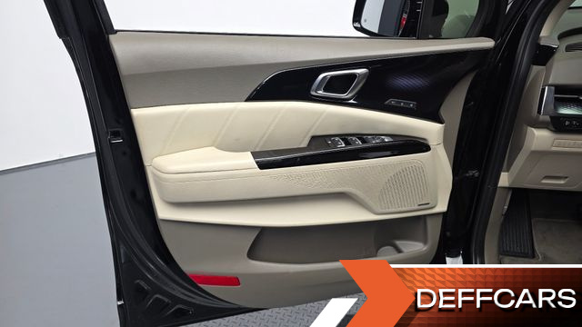 Kia CARNIVAL Gasoline 7-Seater Hi-Limousine Signature купить на сайте DeffCars