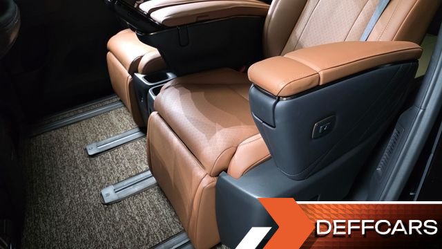 Toyota ALPHARD 2.5 HEV Executive AWD купить на сайте DeffCars