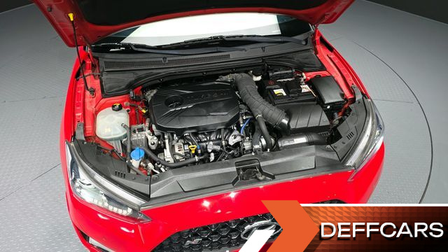 Hyundai VELOSTER 1.6 Turbo Sport Core купить на сайте DeffCars
