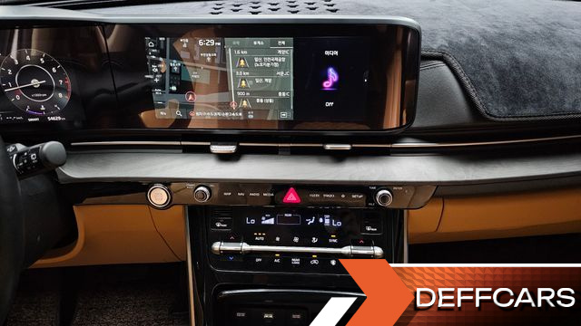 Kia CARNIVAL Gasoline 7-Seater Signature купить на сайте DeffCars
