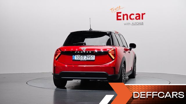 Mini COOPER 5 Door Favoured купить на сайте DeffCars