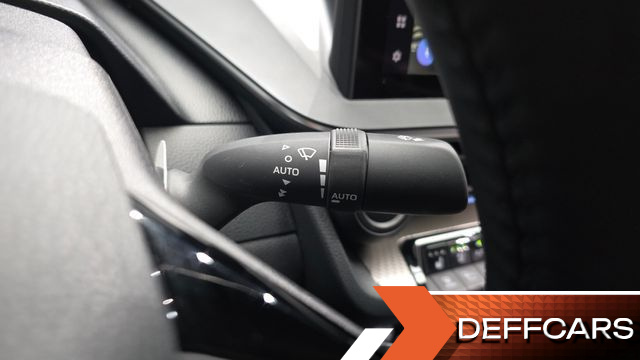 Toyota PRIUS 2.0 PHEV XSE купить на сайте DeffCars