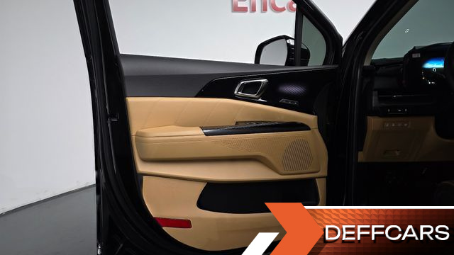 Kia CARNIVAL 9-Seater Signature купить на сайте DeffCars