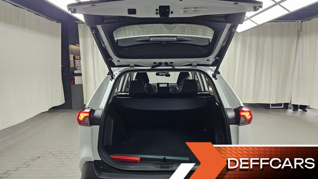 Toyota RAV4 2.5 2WD Hybrid XLE купить на сайте DeffCars