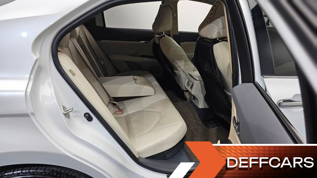 Toyota CAMRY 2.5 XLE Hybrid купить на сайте DeffCars