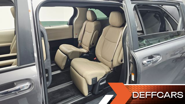 Toyota SIENNA 2.5 Hybrid AWD купить на сайте DeffCars