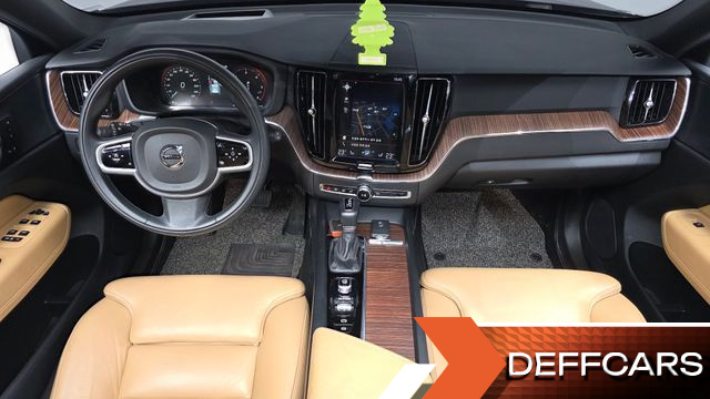 Volvo XC60 D5 Momentum купить на сайте DeffCars