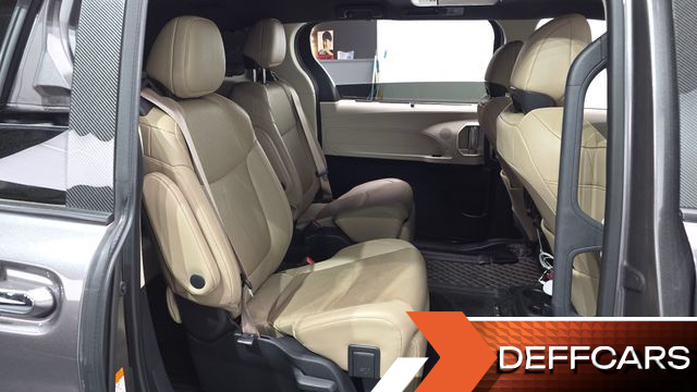 Toyota SIENNA 2.5 Hybrid 2WD купить на сайте DeffCars