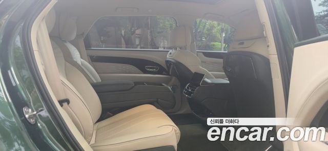 Bentley BENTAYGA 4.0 V8 EWB Azure купить на сайте DeffCars
