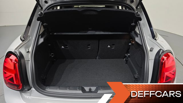 Mini COOPER 5Door Classic Launch Pack Third Generation купить на сайте DeffCars