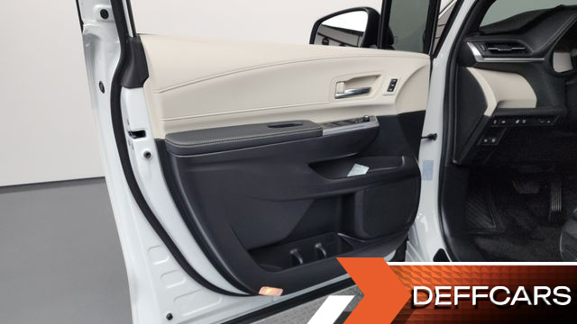 Toyota SIENNA 2.5 Hybrid 2WD купить на сайте DeffCars