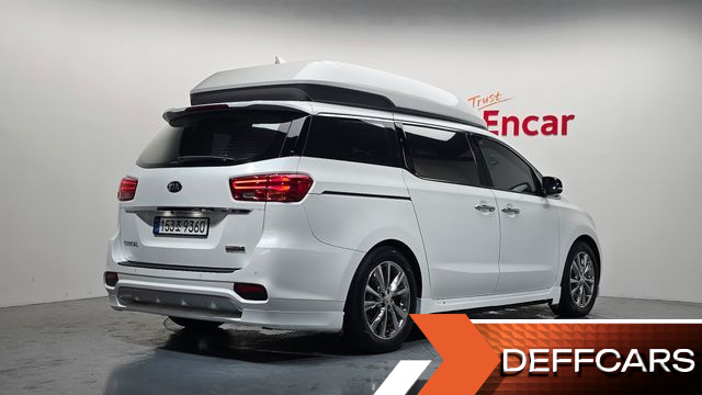 Kia CARNIVAL 9-Seater Hi-Limousine Noblesse Special купить на сайте DeffCars