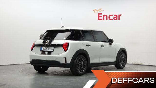Mini COOPER 5Door Essential купить на сайте DeffCars