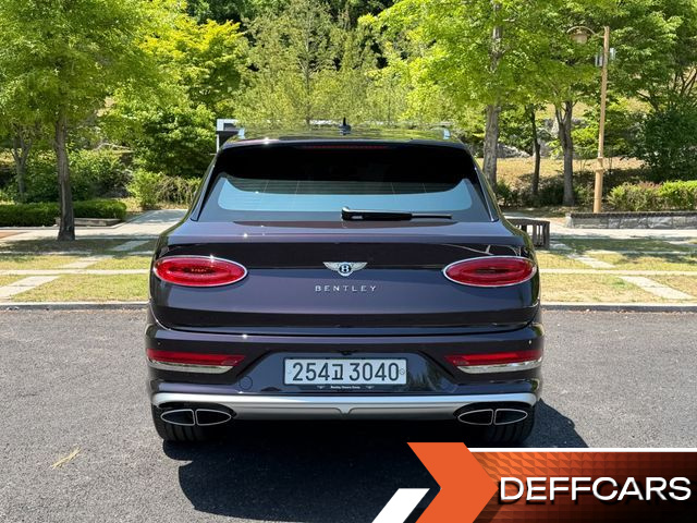 Bentley BENTAYGA 4.0 V8 EWB First Edition купить на сайте DeffCars
