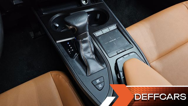 Lexus UX 2.0 2WD купить на сайте DeffCars