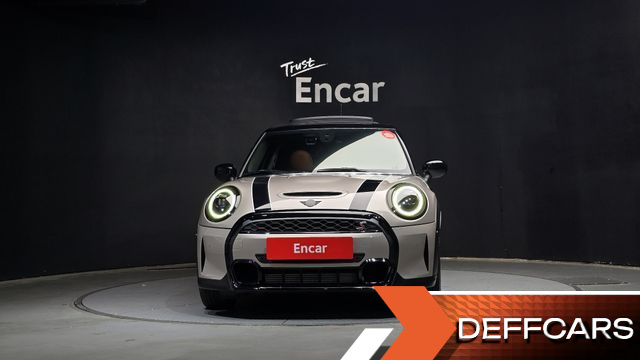Mini COOPER 5Door Classic Launch Pack Third Generation купить на сайте DeffCars