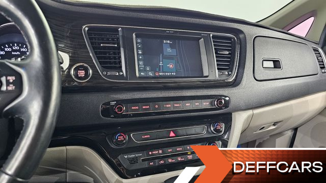 Kia CARNIVAL 7-Seater Limousine President купить на сайте DeffCars