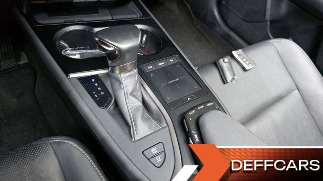 Lexus UX 2.0 AWD купить на сайте DeffCars