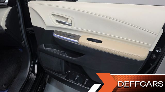 Toyota SIENNA 2.5 Hybrid AWD купить на сайте DeffCars