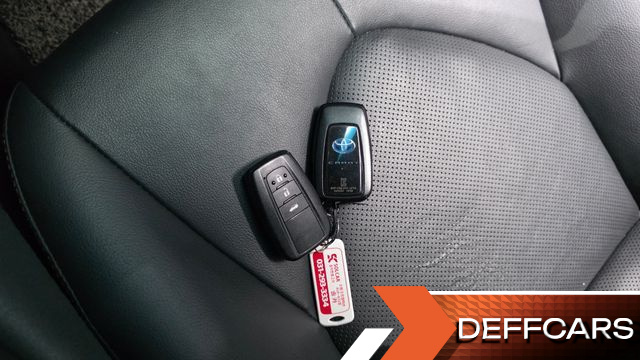 Toyota CAMRY 2.5 XLE Hybrid купить на сайте DeffCars