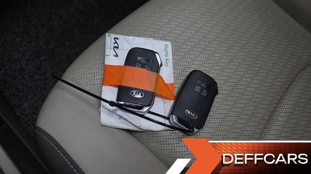 Kia CARNIVAL Gasoline 7-Seater Signature купить на сайте DeffCars