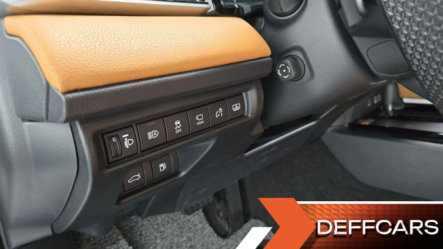 Toyota CAMRY 2.5 XLE Premium Hybrid купить на сайте DeffCars