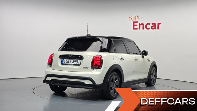 Mini COOPER 5Door Classic Launch Pack Third Generation купить на сайте DeffCars