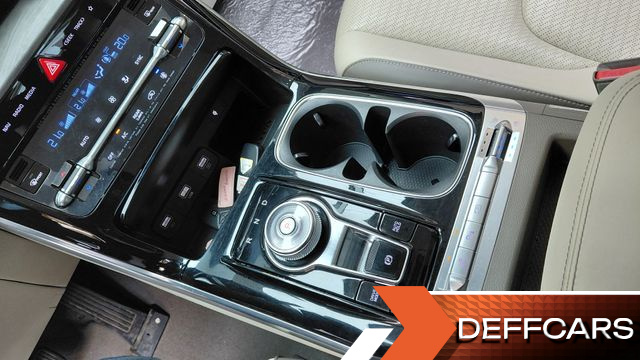 Kia CARNIVAL Gasoline 9-Seater Signature купить на сайте DeffCars