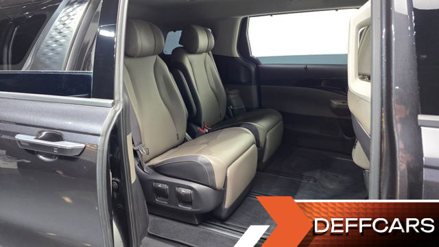 Kia CARNIVAL 7-Seater Signature купить на сайте DeffCars