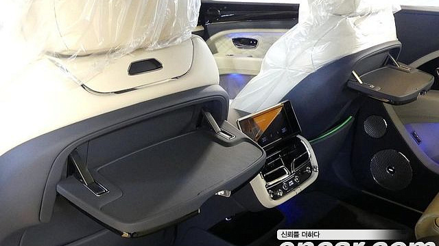 Bentley BENTAYGA 4.0 V8 EWB First Edition купить на сайте DeffCars