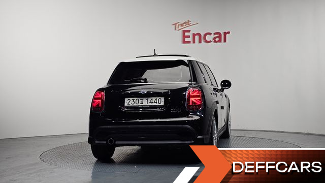 Mini COOPER 5Door Classic Plus Launch Pack Third Generation купить на сайте DeffCars