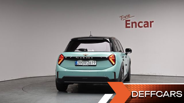 Mini COOPER 5Door Essential купить на сайте DeffCars