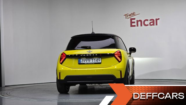 Mini COOPER Favoured купить на сайте DeffCars