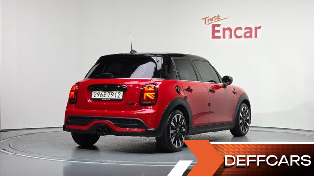 Mini COOPER 5Door Classic Third Generation купить на сайте DeffCars