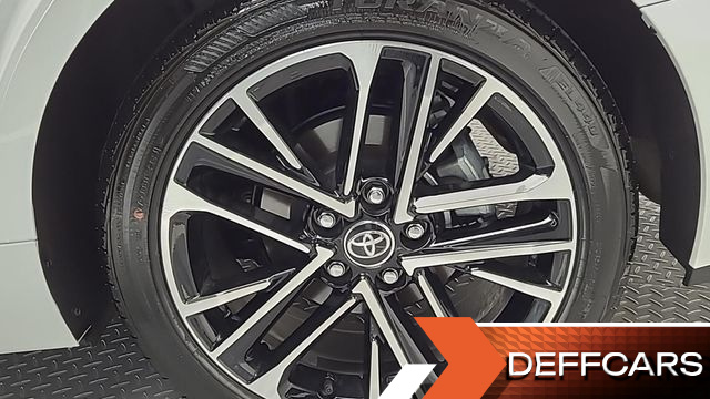 Toyota CAMRY 2.5 XLE Hybrid купить на сайте DeffCars