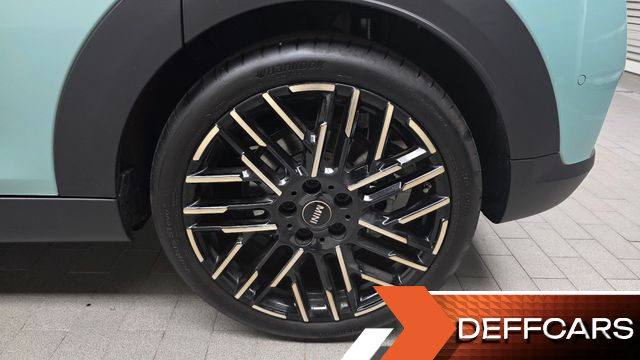 Mini COOPER 5 Door Favoured купить на сайте DeffCars
