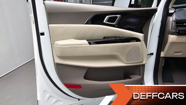 Kia CARNIVAL 9-Seater Signature купить на сайте DeffCars