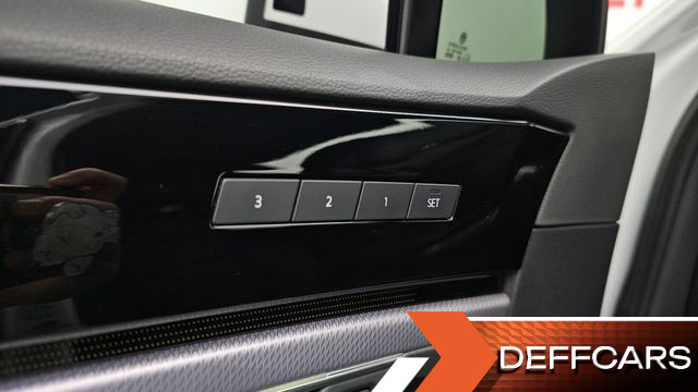Volkswagen TOUAREG 3.0 TDI R-Line купить на сайте DeffCars