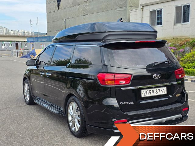 Kia CARNIVAL 7-Seater Hi-Limousine President купить на сайте DeffCars
