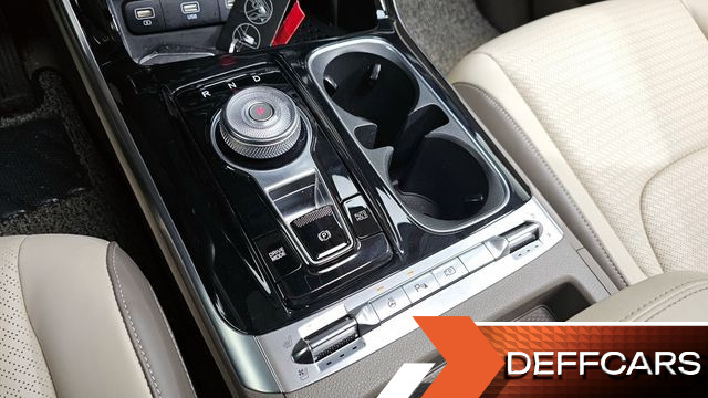 Kia CARNIVAL Gasoline 7-Seater Signature купить на сайте DeffCars