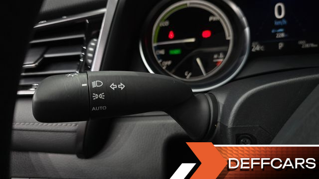 Toyota CAMRY 2.5 XLE Hybrid купить на сайте DeffCars