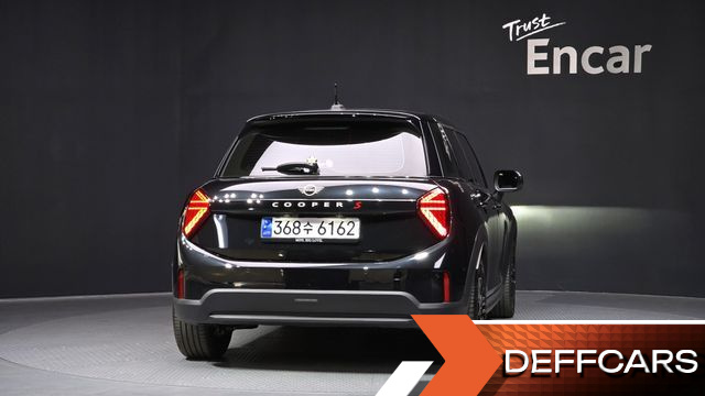 Mini COOPER 5 Door Favoured купить на сайте DeffCars