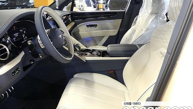 Bentley BENTAYGA 4.0 V8 EWB First Edition купить на сайте DeffCars