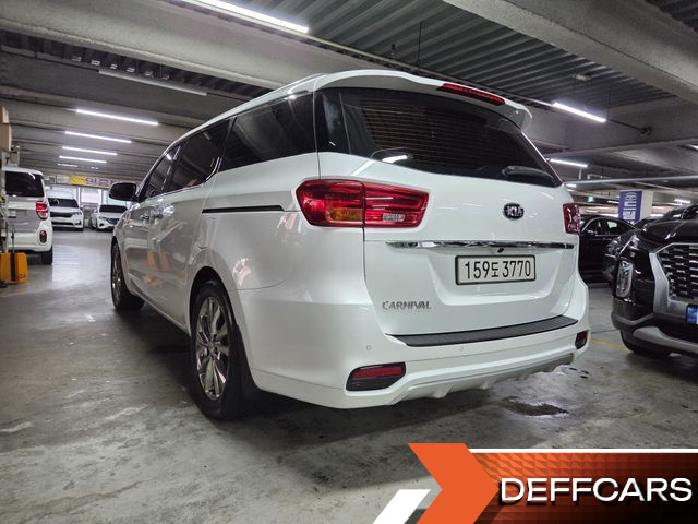 Kia CARNIVAL 9-Seater Prstige купить на сайте DeffCars