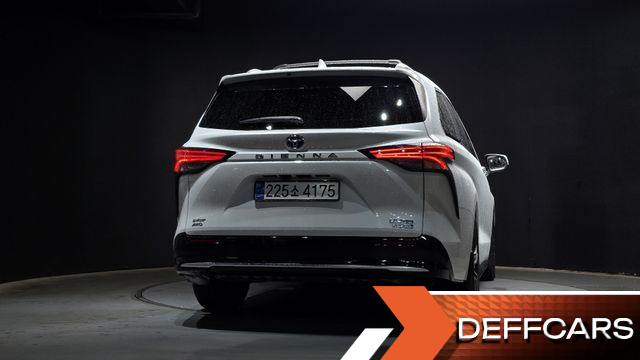 Toyota SIENNA 2.5 Hybrid AWD купить на сайте DeffCars