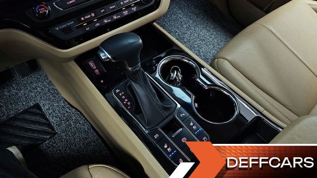 Kia CARNIVAL Gasoline 9-Seater Noblesse Special купить на сайте DeffCars